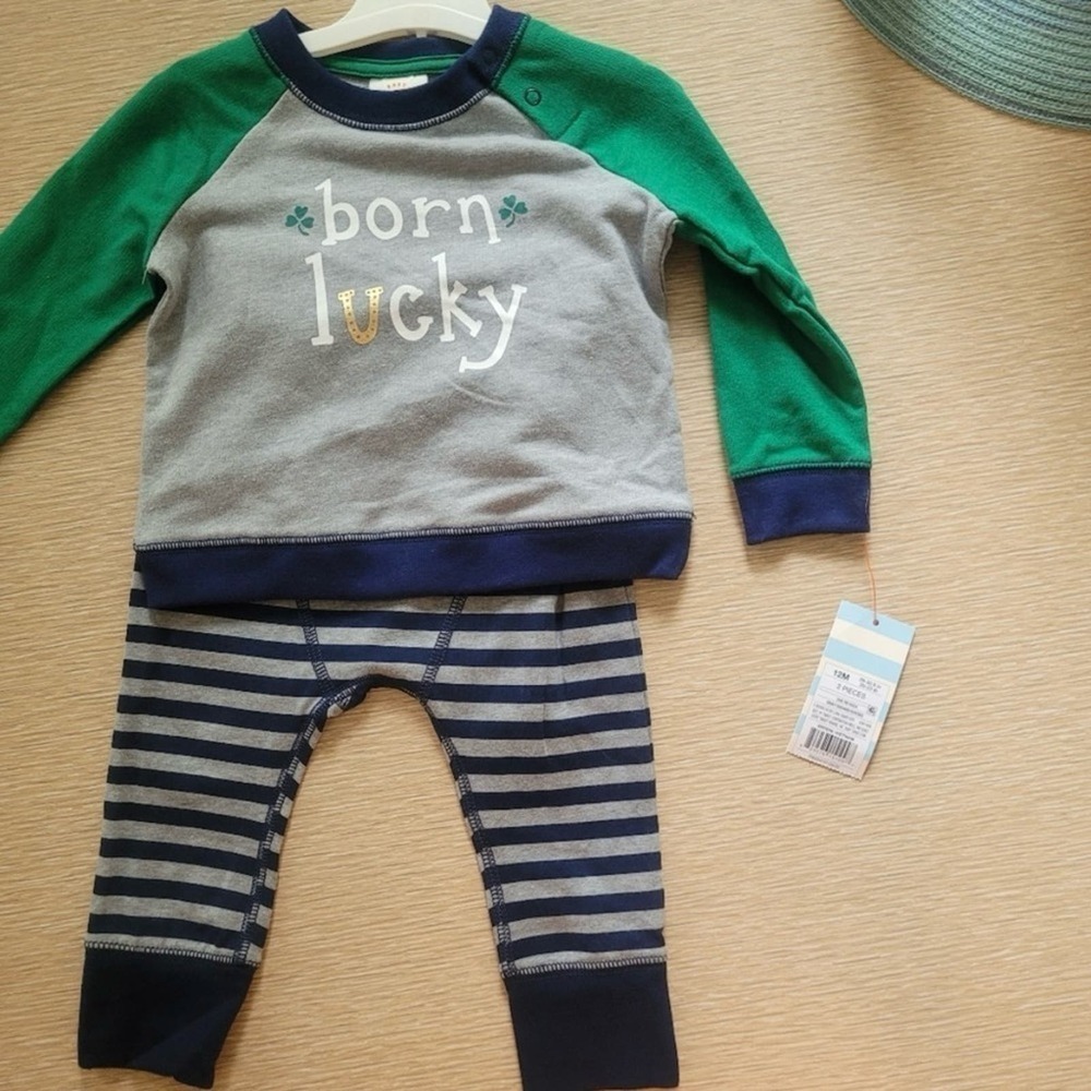 New! Cat & Jack 2-piece “born lucky” St. Patrick’s Day sweatshirt and pants 12 M